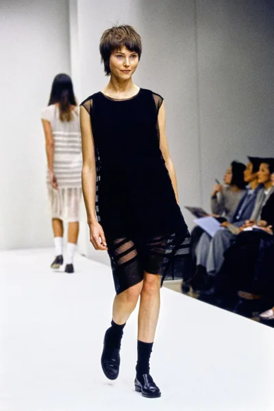 Look 10